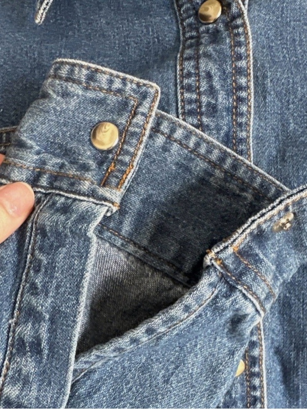 Wrangler ~ Blue ~ Denim ~ Waist Length Shirt w/ Tie at Waist. Size Medium/Large. - Picture 8 of 11